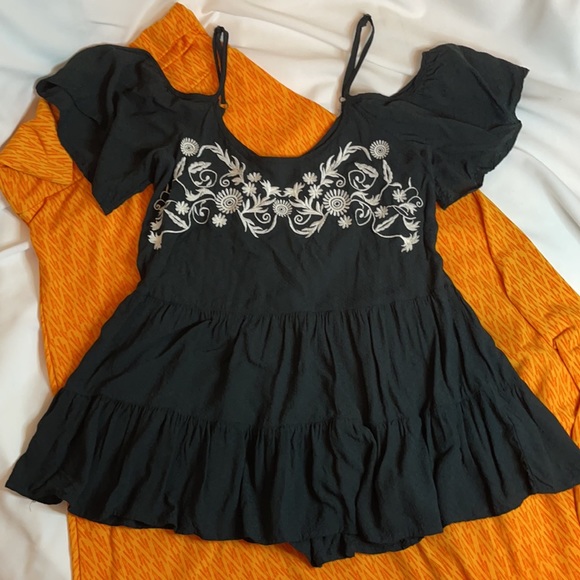 Black Bohemian Embroidered Top Size Small - Picture 5 of 7